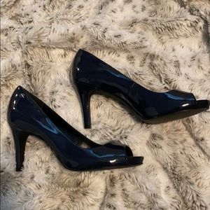 NWOT CALVIN KLEIN Navy Patent Peep Toe Size 9.5